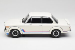 BMW 2002 Tii Turbo Alpine White Minichamps 1:18 155026200 Metal - imagem 3 de 6