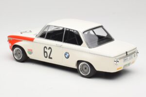BMW 2002 tiK BMW AG #1 H. Hahne / D. Quester Class Winner Guards International 6 Hours Brands Hatch 1969 Minichamps 1:18 1556 - imagem 5 de 6