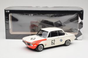 BMW 2002 tiK BMW AG #1 H. Hahne / D. Quester Class Winner Guards International 6 Hours Brands Hatch 1969 Minichamps 1:18 1556 - imagem 6 de 6