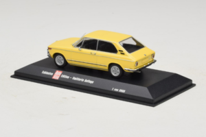 BMW 2002 Touring Amarelo Minichamps 1:43 403021115 Metal - imagem 3 de 4