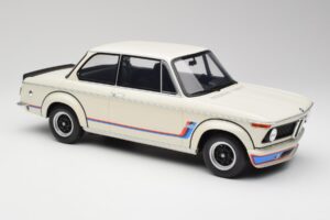 BMW 2002 Turbo E10 Chamonix Branco Otto 1:12 G077 Resina - imagem 3 de 5