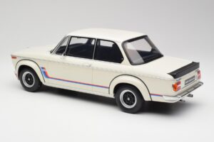 BMW 2002 Turbo E10 Chamonix Branco Otto 1:12 G077 Resina - imagem 4 de 5