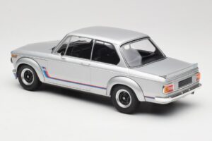 BMW 2002 Turbo E10 Prata Minichamps 1:18 155026201 Metal - imagem 5 de 6