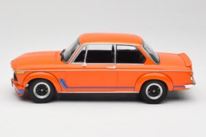 BMW 2002 Turbo Laranja Minichamps 1:18 155026202 Metal - imagem 3 de 6