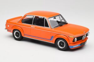 BMW 2002 Turbo Laranja Minichamps 1:18 155026202 Metal - imagem 4 de 6