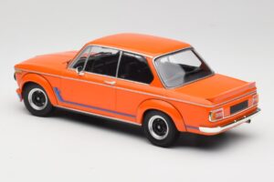 BMW 2002 Turbo Laranja Minichamps 1:18 155026202 Metal - imagem 5 de 6