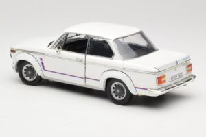 BMW 2002 Turbo E10 Branco Anson 1:18 30393 Metal - imagem 7 de 8
