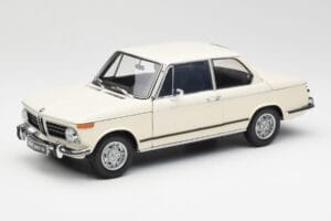 BMW 2002 Branco Kyosho 1:18 08541W Metal