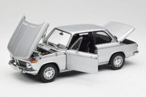 BMW 2002tii Prata AUTOart 1:18 80430151479 Metal - imagem 2 de 8