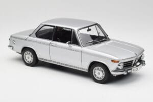 BMW 2002tii Prata AUTOart 1:18 80430151479 Metal - imagem 6 de 8