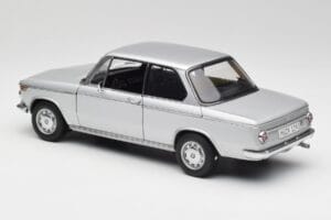 BMW 2002tii Prata AUTOart 1:18 80430151479 Metal - imagem 7 de 8