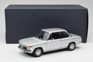 BMW 2002tii Prata AUTOart 1:18 80430151479 Metal - imagem 8 de 8