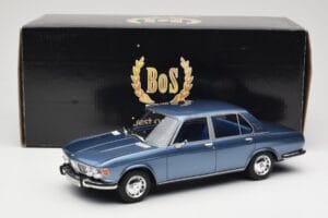 BMW 2500 E3 Blue Metallic BoS Models 1:18 BOS030 Resina - imagem 6 de 6