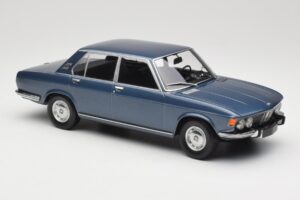BMW 2500 E3 Blue Metallic Minichamps 1:18 155029200 Metal - imagem 4 de 6