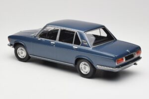 BMW 2500 E3 Blue Metallic Minichamps 1:18 155029200 Metal - imagem 5 de 6