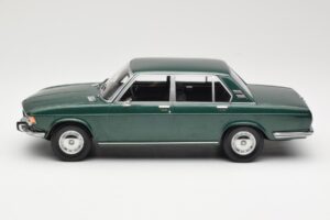 BMW 2500 E3 Green Metallic Minichamps 1:18 155029201 Metal - imagem 3 de 6