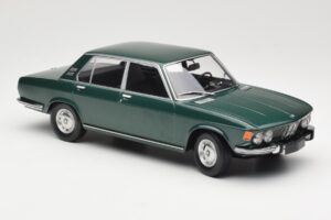 BMW 2500 E3 Green Metallic Minichamps 1:18 155029201 Metal - imagem 4 de 6