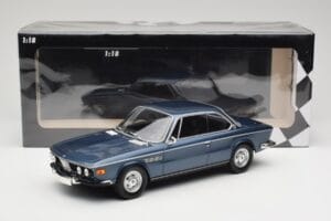 BMW 2800 CS E9 Azul Metálico Minichamps 1:18 155028032 Metal - imagem 6 de 6