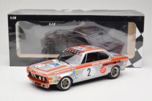 BMW 2800 CS E9 #2 Team Schnitzer J. Fitzpatrick / H. Heyer Winners Grand Prix Touring Cars Nurburgring 1972 Minichamps 1:18 1 - imagem 6 de 6