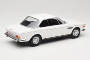 BMW 2800 CS E9 Branco Minichamps 1:18 155028030 Metal - imagem 2 de 6