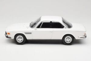 BMW 2800 CS E9 Branco Minichamps 1:18 155028030 Metal - imagem 3 de 6