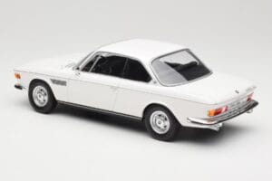 BMW 2800 CS E9 Branco Minichamps 1:18 155028030 Metal - imagem 5 de 6