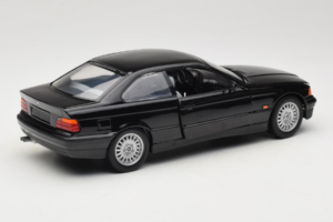 BMW 3 Series E36 Coupe Preto UT Models 1:18 BMW009 Metal - imagem 3 de 8