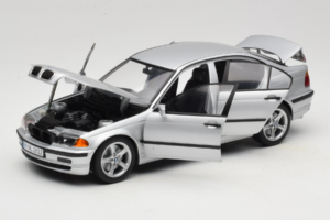 BMW 3 Series E46 Prata UT Models 1:18 80439421535 Metal - imagem 2 de 8