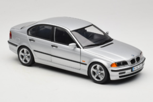 BMW 3 Series E46 Prata UT Models 1:18 80439421535 Metal - imagem 6 de 8