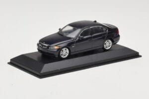 BMW 3 Series E90 Dark Blue Metallic Minichamps 1:43 80420392151-R Metal - imagem 3 de 5