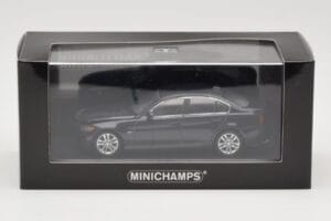 BMW 3 Series E90 Dark Blue Metallic Minichamps 1:43 80420392151-R Metal - imagem 5 de 5