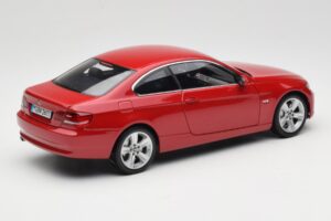 BMW 3 Series E92 Vermelho Kyosho 1:18 80430407219 Metal - imagem 3 de 8