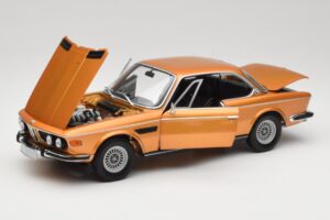 BMW 3.0 CSi E9 Gold Metallic Minichamps 1:18 180029027 Metal - imagem 2 de 8