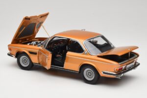 BMW 3.0 CSi E9 Gold Metallic Minichamps 1:18 180029027 Metal - imagem 5 de 8