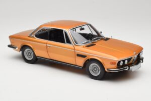 BMW 3.0 CSi E9 Gold Metallic Minichamps 1:18 180029027 Metal - imagem 6 de 8