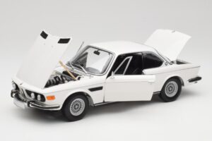 BMW 3.0 CSi E9 Branco Minichamps 1:18 180029026 Metal - imagem 2 de 8
