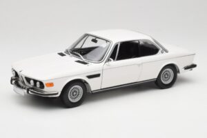 BMW 3.0 CSi E9 Branco Minichamps 1:18 180029026 Metal