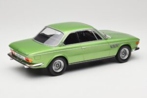 BMW 3.0 CSi E9 Green Metallic Minichamps 1:18 155028034 Metal - imagem 2 de 6