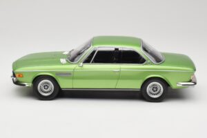 BMW 3.0 CSi E9 Green Metallic Minichamps 1:18 155028034 Metal - imagem 3 de 6