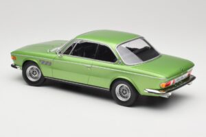 BMW 3.0 CSi E9 Green Metallic Minichamps 1:18 155028034 Metal - imagem 5 de 6