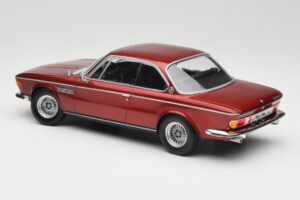 BMW 3.0 CSi E9 Red Metallic Minichamps 1:18 155028031 Metal - imagem 5 de 6