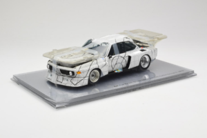 BMW 3.0 CSL Art Car Frank Stella Minichamps 1:18 80430150928 Metal - imagem 2 de 6