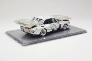 BMW 3.0 CSL Art Car Frank Stella Minichamps 1:18 80430150928 Metal - imagem 3 de 6