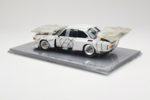 BMW 3.0 CSL Art Car Frank Stella Minichamps 1:18 80430150928 Metal - imagem 5 de 6
