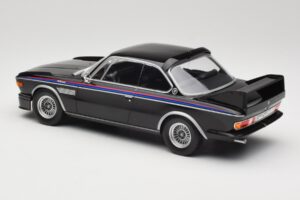 BMW 3.0 CSL E9 Preto Minichamps 1:18 155028134 Metal - imagem 5 de 6