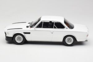BMW 3.0 CSL E9 Chamonix White Otto 1:18 OT1145 Resina - imagem 3 de 6
