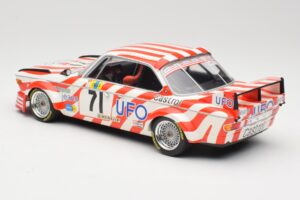 BMW 3.0 CSL E9 #71 Luigi Racing P. Xhenceval / J. Dieudonné 24 Hours of Le Mans 1977 Minichamps 1:18 155772571 Metal - imagem 5 de 6