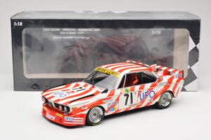 BMW 3.0 CSL E9 #71 Luigi Racing P. Xhenceval / J. Dieudonné 24 Hours of Le Mans 1977 Minichamps 1:18 155772571 Metal - imagem 6 de 6