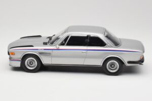 BMW 3.0 CSL E9 Polaris Silver Minichamps 1:18 155028135 Metal - imagem 3 de 6