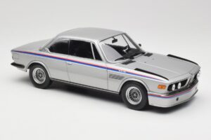 BMW 3.0 CSL E9 Polaris Silver Minichamps 1:18 155028135 Metal - imagem 4 de 6
